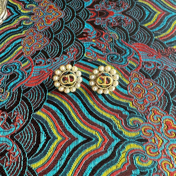 Dior Jewelry - Dior gold yellow pearl earrings